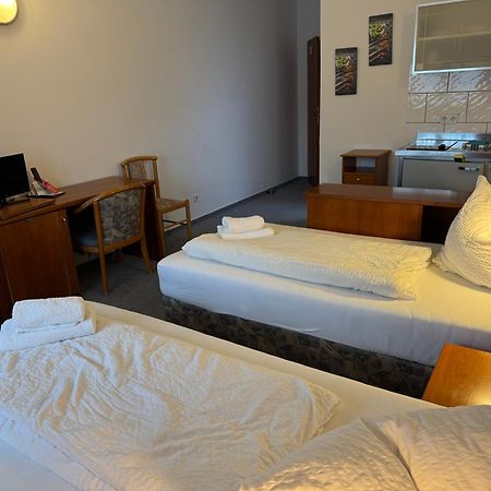 Gaestezimmer Gasthof Becker Hotel Wulfrath Buitenkant foto