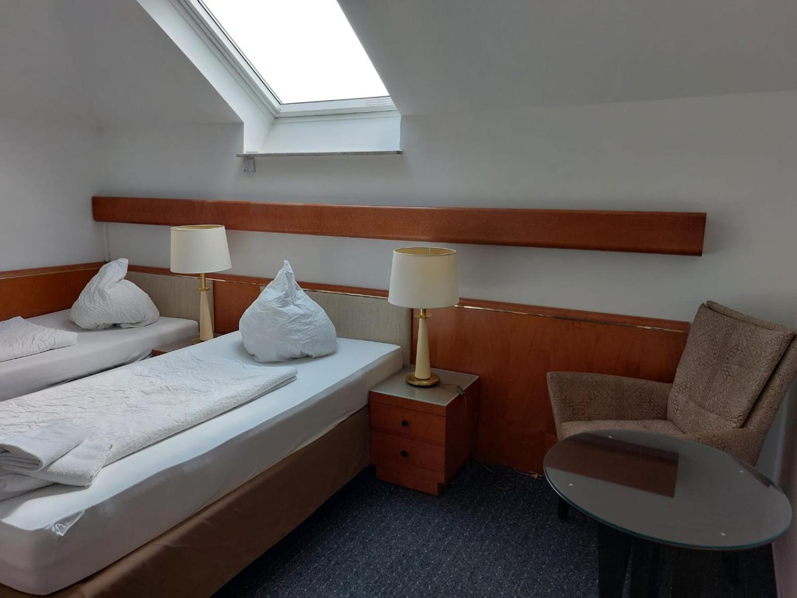 Gaestezimmer Gasthof Becker Hotel Wulfrath Buitenkant foto