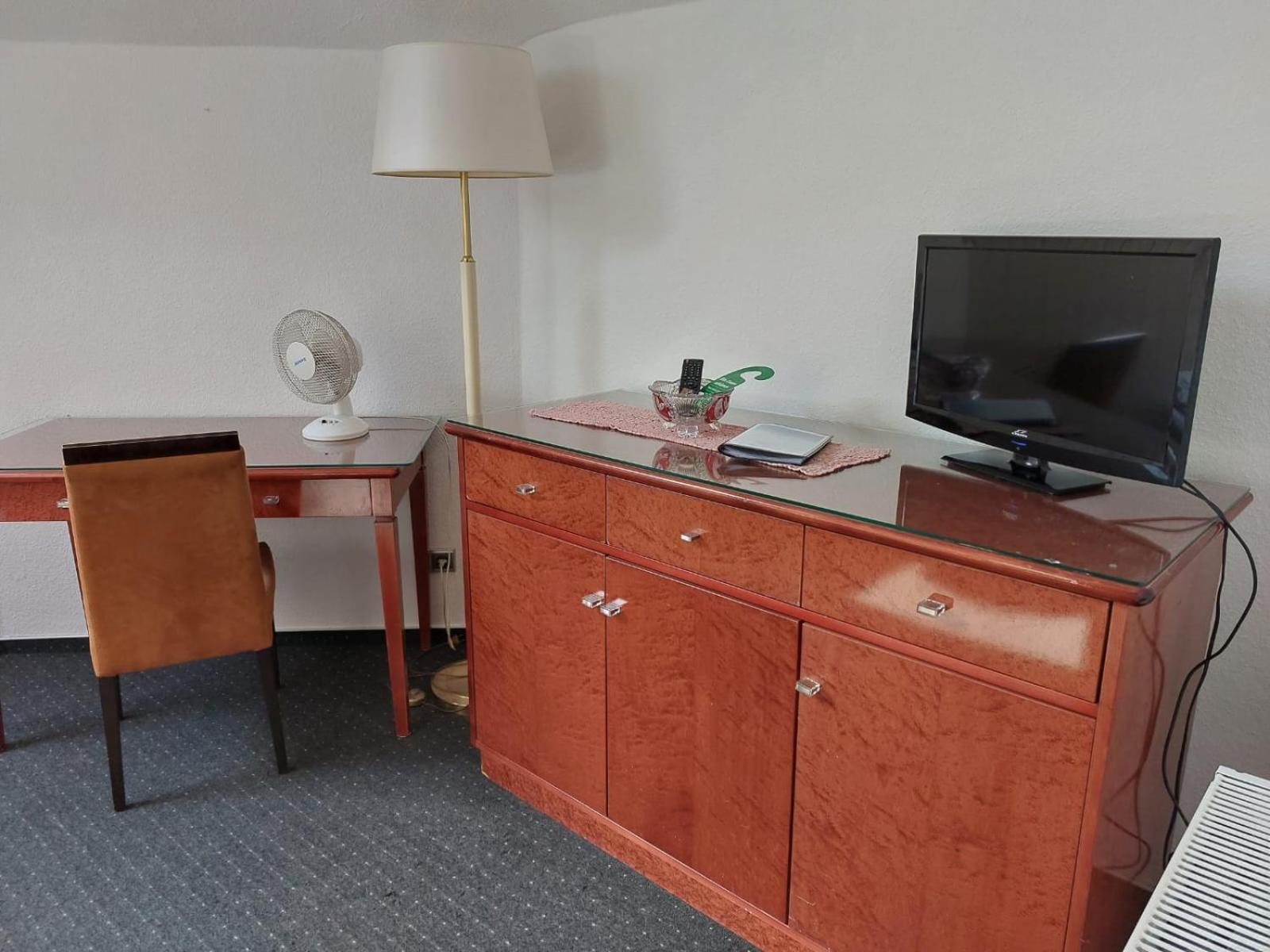 Gaestezimmer Gasthof Becker Hotel Wulfrath Buitenkant foto