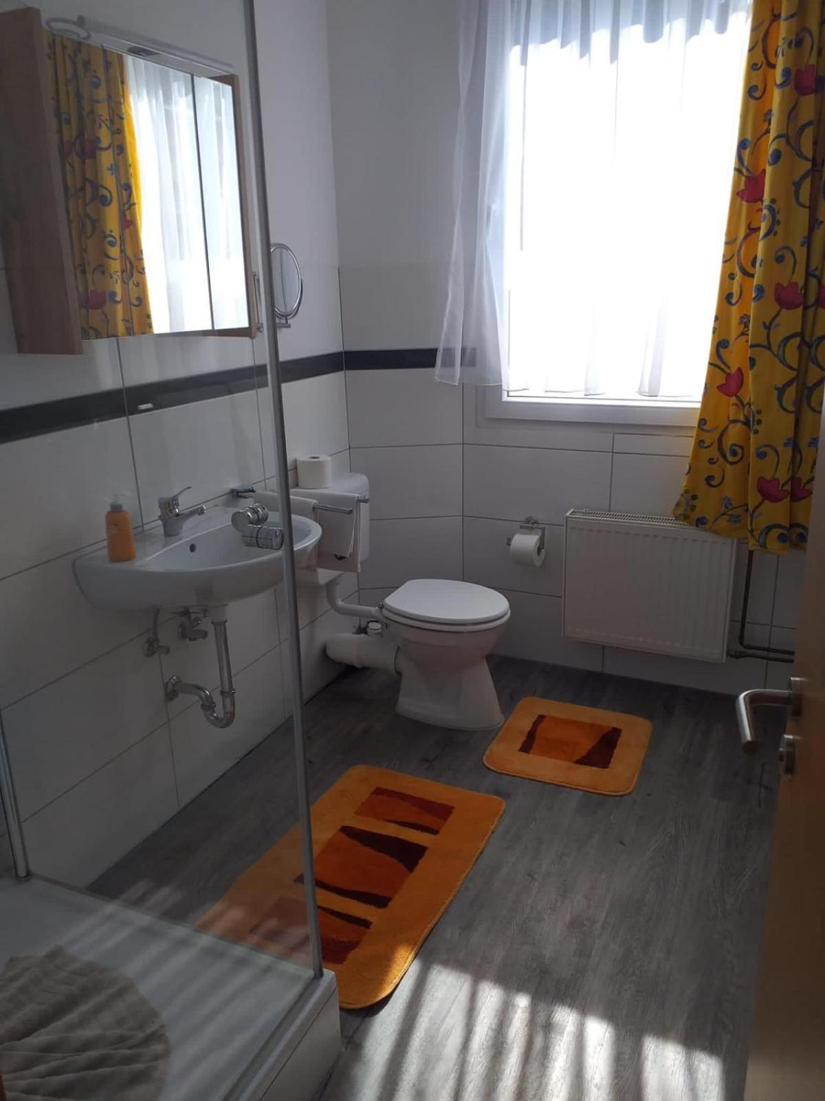 Gaestezimmer Gasthof Becker Hotel Wulfrath Buitenkant foto