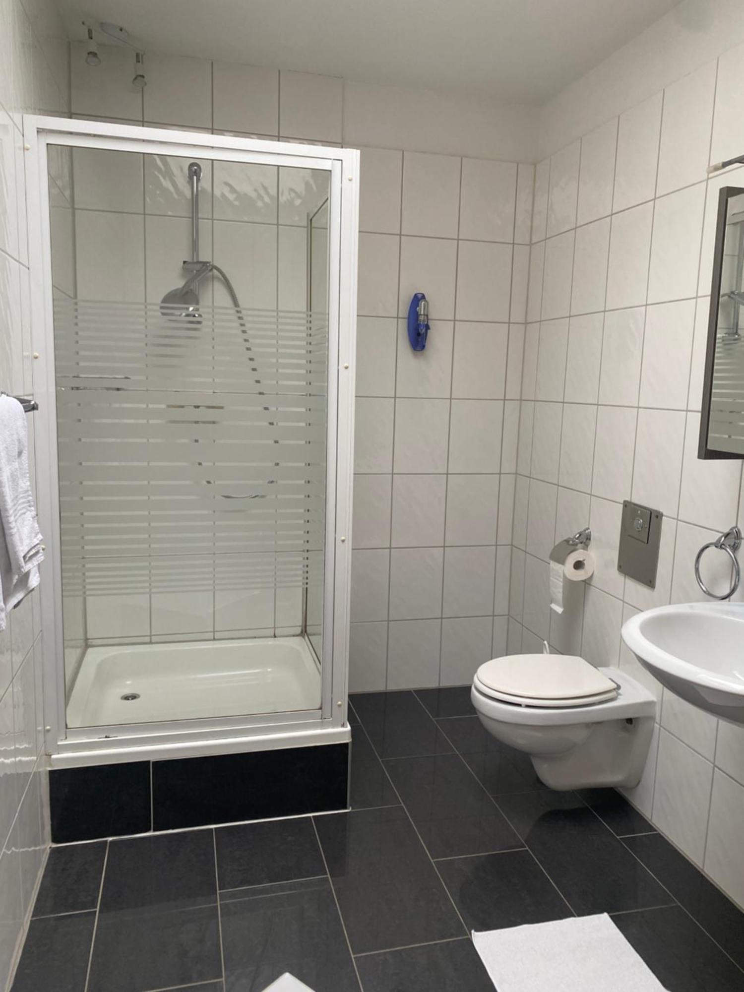Gaestezimmer Gasthof Becker Hotel Wulfrath Buitenkant foto