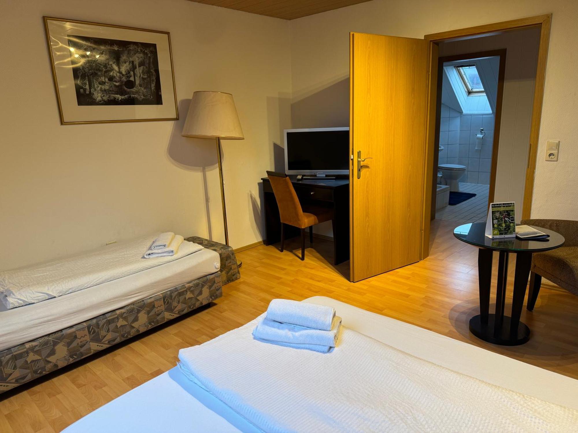 Gaestezimmer Gasthof Becker Hotel Wulfrath Buitenkant foto